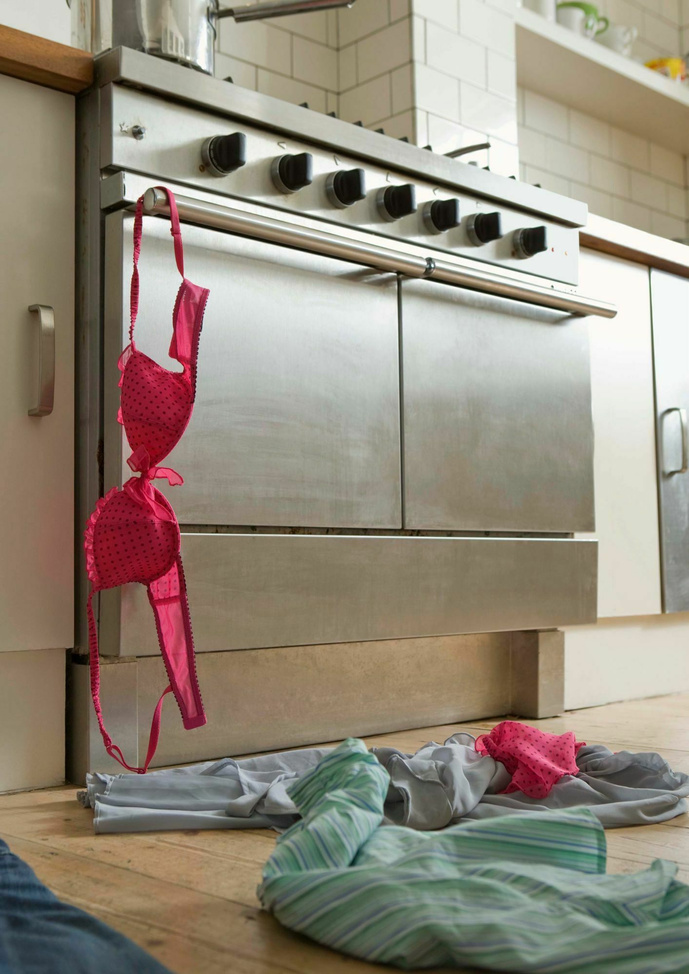 guide housewife practical strip tease Porn Photos